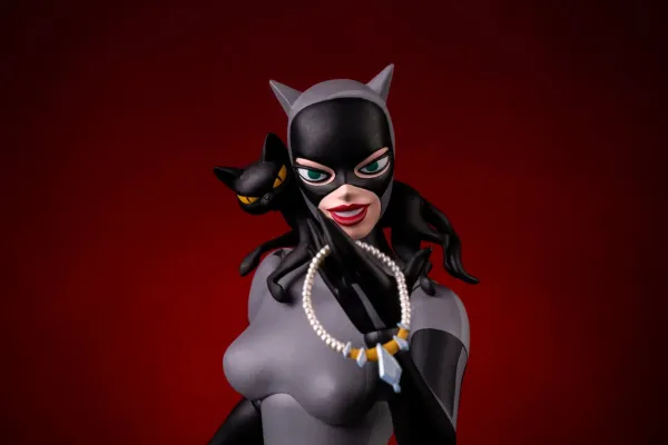 Batman: The Animated Series - Catwoman 1/6 Scale Figure - Regular Edition / PRE-ORDER