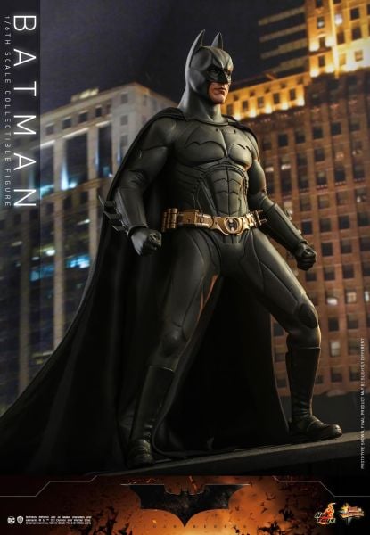 Batman Begins Sixth Scale Exclusive Figure DC Comics / Batman Begins Movie Masterpiece Series MMS 595 - Hot Toys