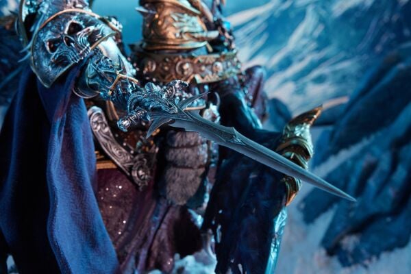 THE LICH KING & INVICINIBLE STATUE SIDESHOW COLLECTIBLES