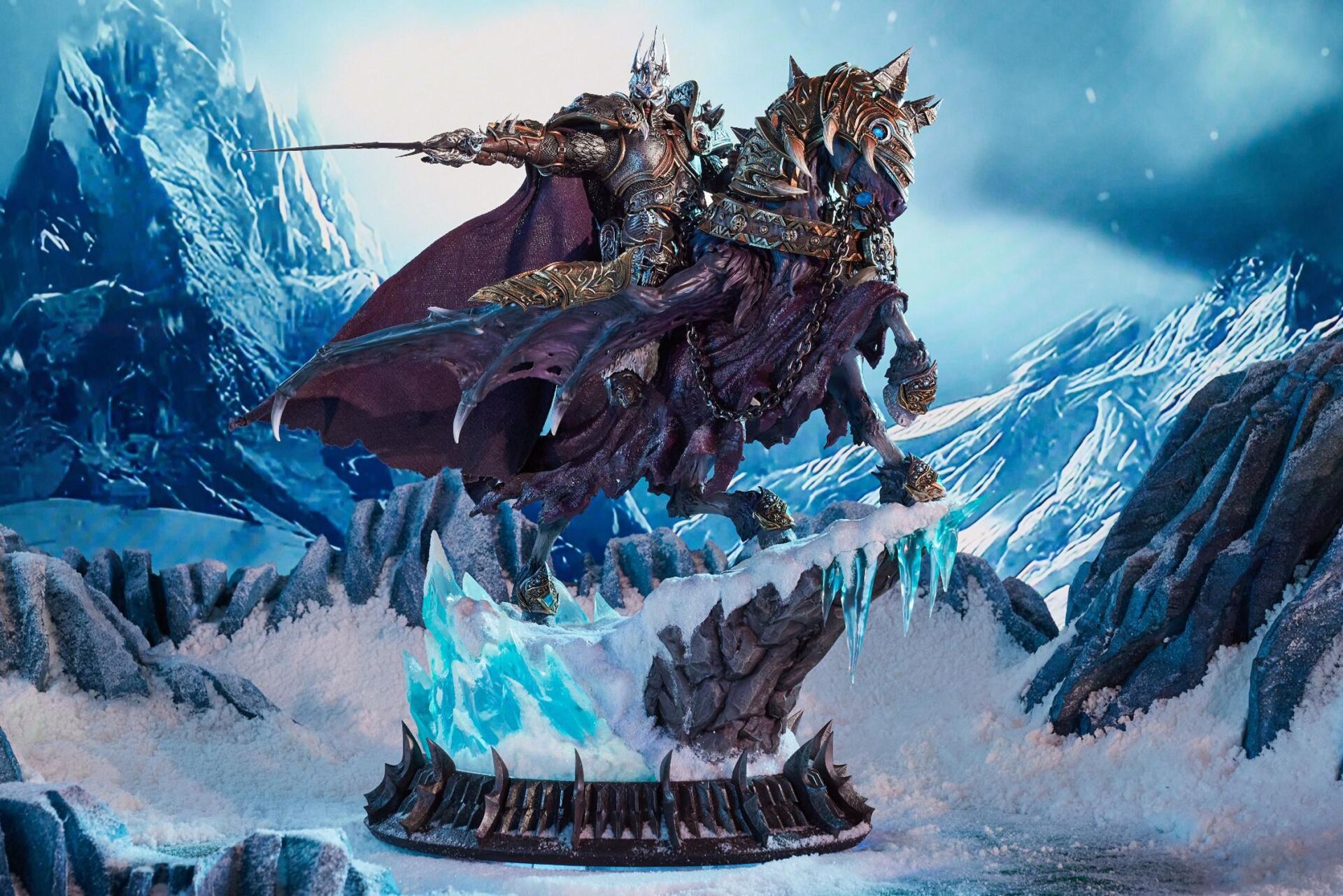 THE LICH KING & INVICINIBLE STATUE SIDESHOW COLLECTIBLES